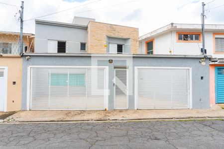 Casa à venda com 261m², 4 quartos e 3 vagasFachada