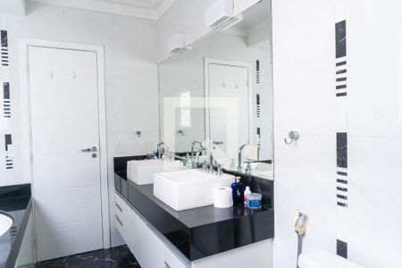 Casa à venda com 261m², 4 quartos e 3 vagasBanheiro da Suíte 1