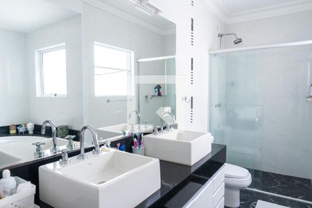 Casa à venda com 261m², 4 quartos e 3 vagasBanheiro da Suíte 1