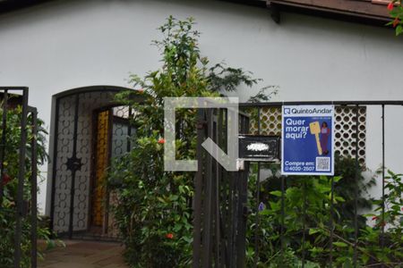 Casa à venda com 240m², 4 quartos e 4 vagasFachada