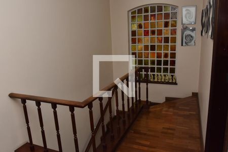 Casa à venda com 240m², 4 quartos e 4 vagasEscada