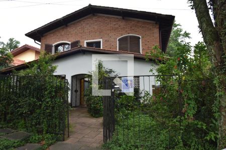 Casa à venda com 240m², 4 quartos e 4 vagasFachada