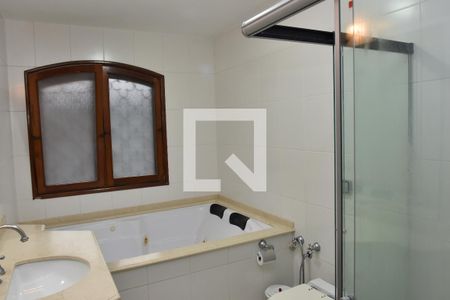 Casa à venda com 240m², 4 quartos e 4 vagasSuíte