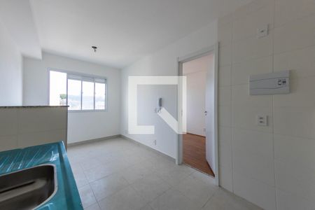 Sala / Cozinha de apartamento para alugar com 1 quarto, 26m² em Vila Prudente, São Paulo