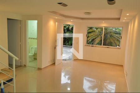 Sala de casa de condomínio para alugar com 4 quartos, 180m² em Taquara, Rio de Janeiro