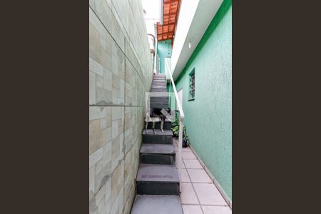 Casa à venda com 150m², 3 quartos e 2 vagas Casa à venda com 150m², 3 quartos e 2 vagasEscada