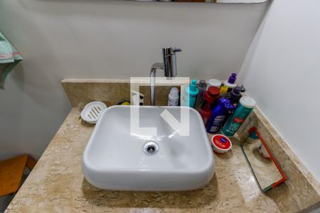 Casa à venda com 150m², 3 quartos e 2 vagas Casa à venda com 150m², 3 quartos e 2 vagasBanheiro 2