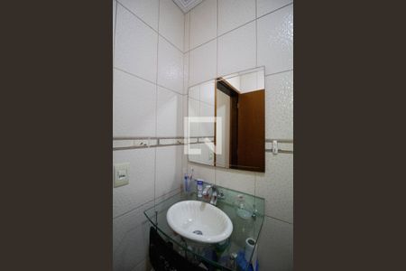 Casa à venda com 120m², 4 quartos e 2 vagas Casa à venda com 120m², 4 quartos e 2 vagasBanheiro