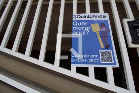 Casa à venda com 120m², 4 quartos e 2 vagas Casa à venda com 120m², 4 quartos e 2 vagasPlaca na Fachada