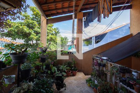 Casa à venda com 120m², 4 quartos e 2 vagas Casa à venda com 120m², 4 quartos e 2 vagasVaranda