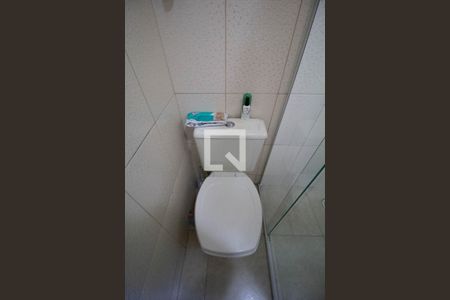 Casa à venda com 120m², 4 quartos e 2 vagas Casa à venda com 120m², 4 quartos e 2 vagasBanheiro