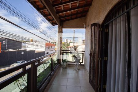 Varanda de casa à venda com 4 quartos, 120m² em Itaquera, São Paulo