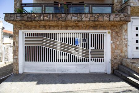 Casa à venda com 120m², 4 quartos e 2 vagas Casa à venda com 120m², 4 quartos e 2 vagasFachada