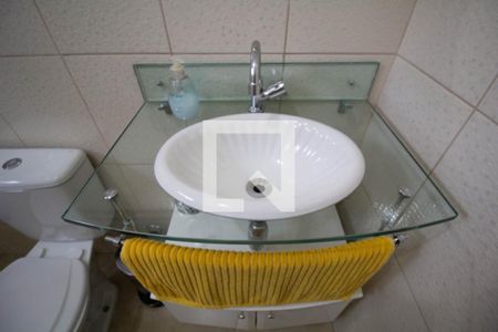 Casa à venda com 120m², 4 quartos e 2 vagas Casa à venda com 120m², 4 quartos e 2 vagasBanheiro