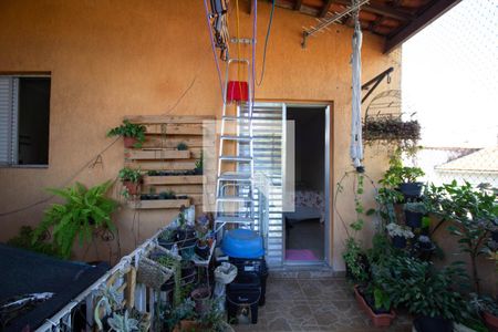 Casa à venda com 120m², 4 quartos e 2 vagas Casa à venda com 120m², 4 quartos e 2 vagasVaranda