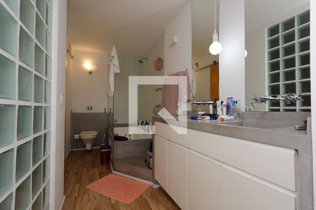 Apartamento para alugar com 244m², 4 quartos e 3 vagas Apartamento para alugar com 244m², 4 quartos e 3 vagasBanheiro da Suíte