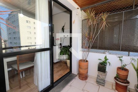 Apartamento para alugar com 244m², 4 quartos e 3 vagas Apartamento para alugar com 244m², 4 quartos e 3 vagasVaranda Sala 2