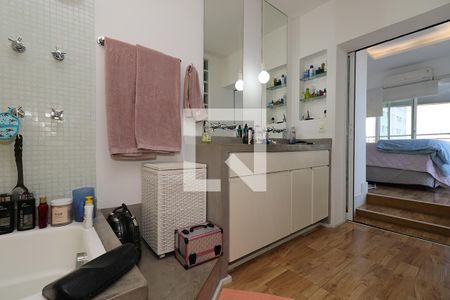 Apartamento para alugar com 244m², 4 quartos e 3 vagas Apartamento para alugar com 244m², 4 quartos e 3 vagasBanheiro da Suíte