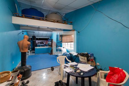 Casa à venda com 284m², 4 quartos e 2 vagasSótão