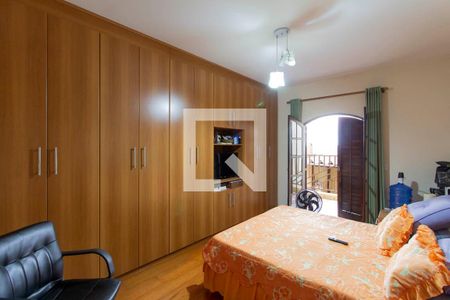 Casa à venda com 284m², 4 quartos e 2 vagasSuíte