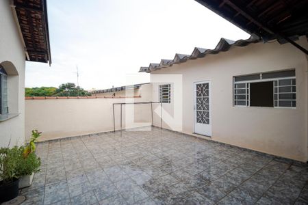 Casa à venda com 190m², 3 quartos e 8 vagasQuintal 