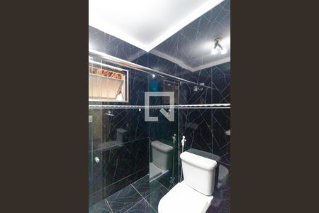 Casa à venda com 190m², 3 quartos e 8 vagasBanheiro da Casa 01