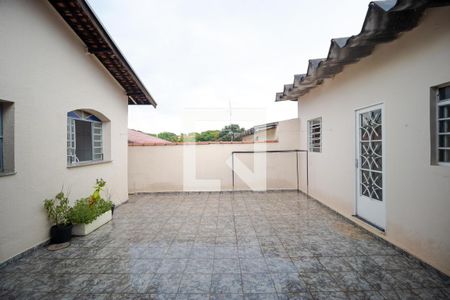 Casa à venda com 190m², 3 quartos e 8 vagasQuintal 