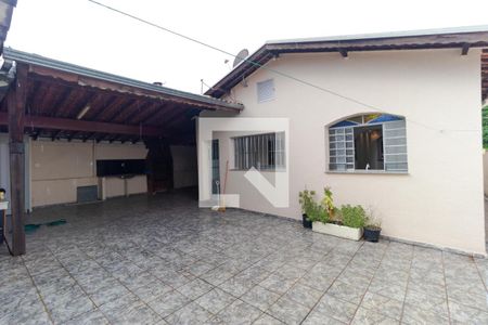 Casa à venda com 190m², 3 quartos e 8 vagasQuintal 