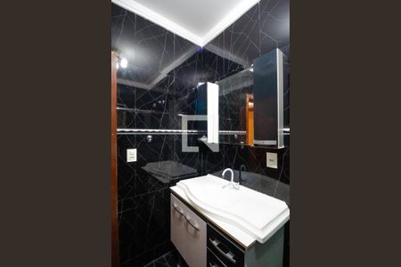 Casa à venda com 190m², 3 quartos e 8 vagasBanheiro da Casa 01