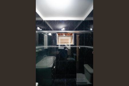 Casa à venda com 190m², 3 quartos e 8 vagasBanheiro da Casa 01