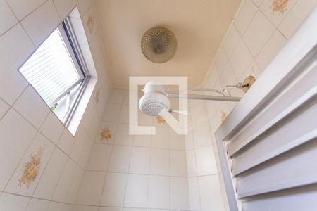 Apartamento para alugar com 80m², 2 quartos e 1 vagaChuveiro do Banheiro de Serviço