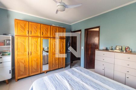 Casa à venda com 300m², 4 quartos e 8 vagas Casa à venda com 300m², 4 quartos e 8 vagasQuarto 1