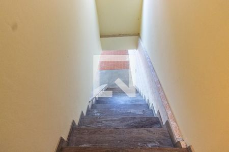 Casa à venda com 300m², 4 quartos e 8 vagas Casa à venda com 300m², 4 quartos e 8 vagasEscada