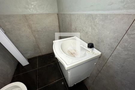 Banheiro de kitnet/studio para alugar com 1 quarto, 50m² em Vicentina, São Leopoldo