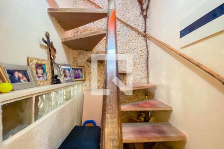 Apartamento à venda com 163m², 2 quartos e 1 vaga Apartamento à venda com 163m², 2 quartos e 1 vagaEscada