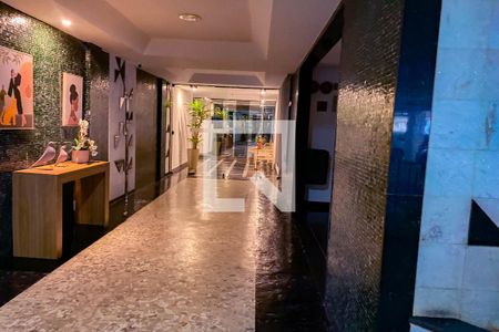 Apartamento à venda com 163m², 2 quartos e 1 vaga Apartamento à venda com 163m², 2 quartos e 1 vagaFachada e portaria