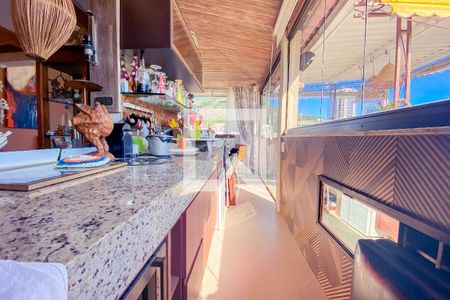 Apartamento à venda com 163m², 2 quartos e 1 vaga Apartamento à venda com 163m², 2 quartos e 1 vagaCozinha superior