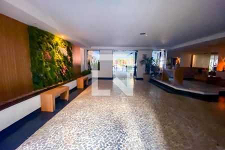 Apartamento à venda com 163m², 2 quartos e 1 vaga Apartamento à venda com 163m², 2 quartos e 1 vagaFachada e portaria