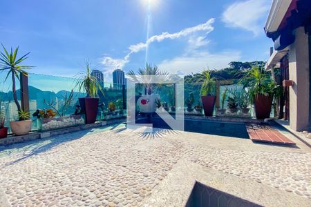 Apartamento à venda com 163m², 2 quartos e 1 vaga Apartamento à venda com 163m², 2 quartos e 1 vagaPiscina