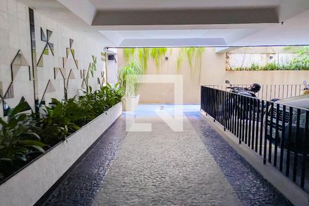 Apartamento à venda com 163m², 2 quartos e 1 vaga Apartamento à venda com 163m², 2 quartos e 1 vagaFachada e portaria