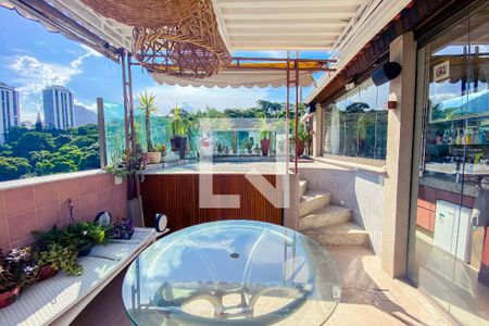 Apartamento à venda com 163m², 2 quartos e 1 vaga Apartamento à venda com 163m², 2 quartos e 1 vagaÁrea de lazer