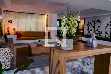 Apartamento à venda com 163m², 2 quartos e 1 vaga Apartamento à venda com 163m², 2 quartos e 1 vagaFachada e portaria