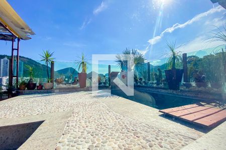 Apartamento à venda com 163m², 2 quartos e 1 vaga Apartamento à venda com 163m², 2 quartos e 1 vagaPiscina