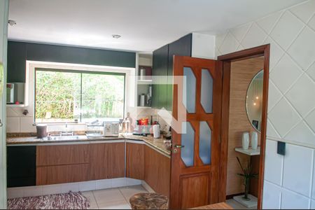 Casa para alugar com 922m², 4 quartos e 3 vagascozinha