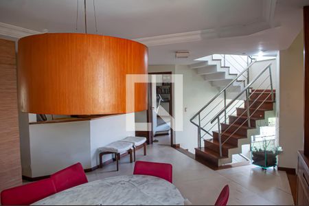 Casa para alugar com 922m², 4 quartos e 3 vagassala