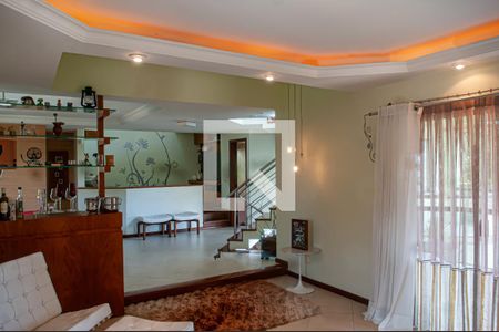 Casa para alugar com 922m², 4 quartos e 3 vagassala