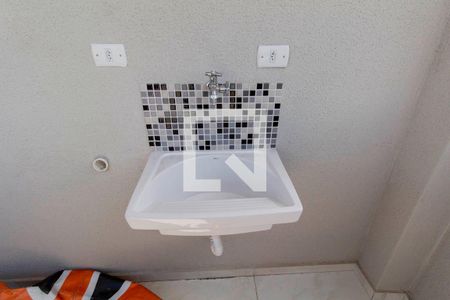 Varanda e Área e Serviço  de apartamento para alugar com 2 quartos, 41m² em Jardim Popular, São Paulo