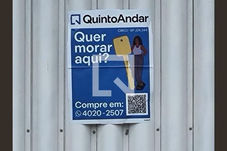 Casa à venda com 200m², 2 quartos e 2 vagasPlaquinha instalada no portão do imóvel