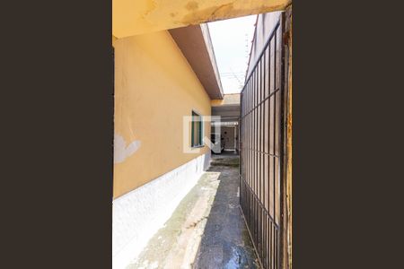 Casa à venda com 200m², 2 quartos e 2 vagasCorredor externo