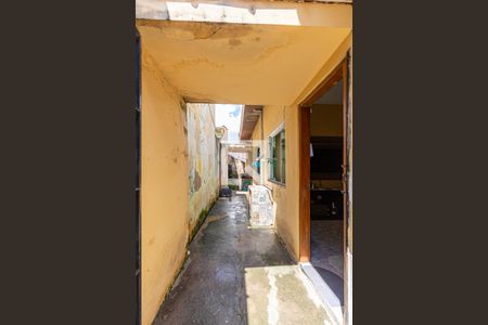 Casa à venda com 200m², 2 quartos e 2 vagasCorredor externo